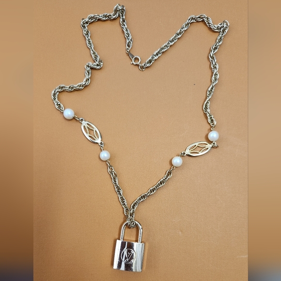 LV Necklace - Picture 1 of 6